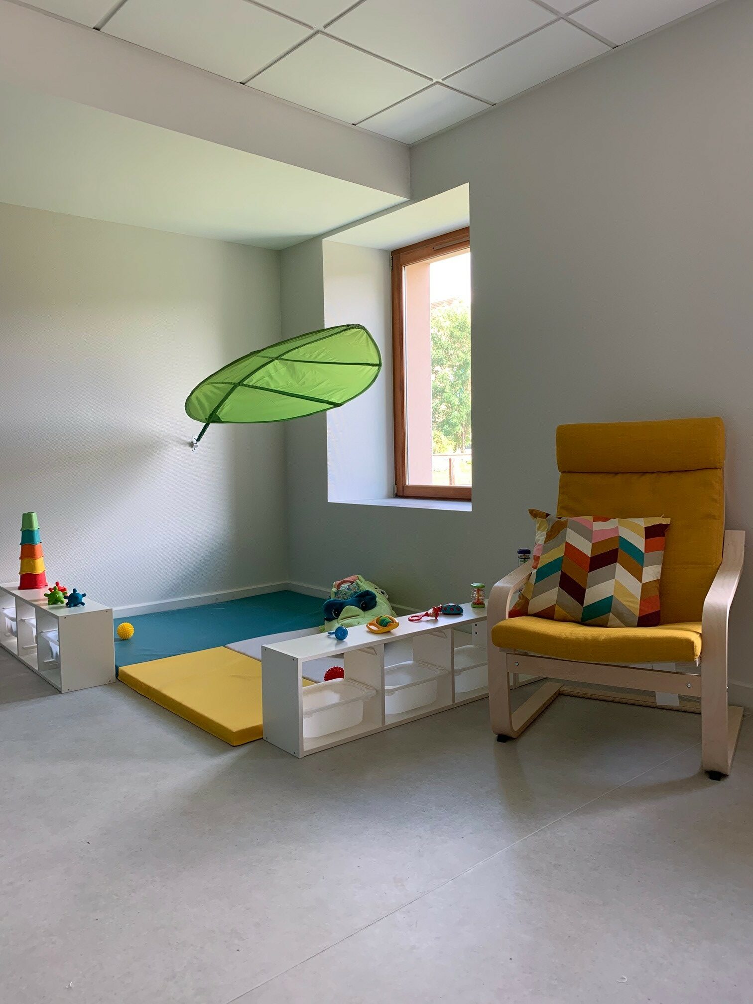 Photo intérieure de la micro-crèche Abrapa enfance Les Berceaux d’Émeraude Arinthod